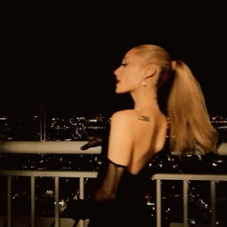 Discovery icon for ノblushey・#arianagrande era ・pfps ・daily giveaways Discord server